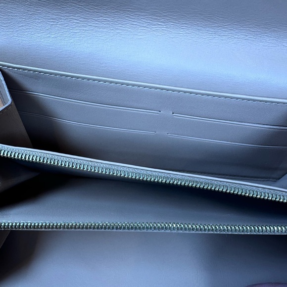 Authentic Louis Vuitton Vernis Porte
Long Bifold Wallet - Picture 9 of 14